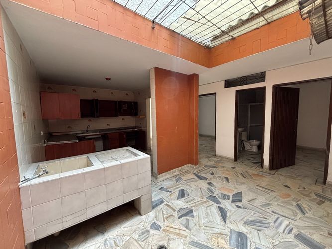 Casa de 8 alcobas en venta en Guayaquil, Cali, 310 m² · foto 3 de 24