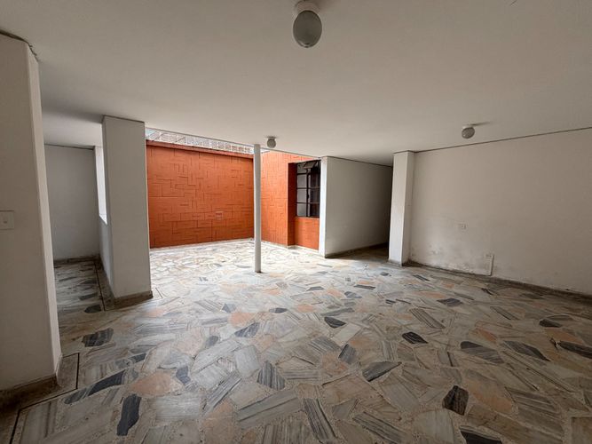 Casa de 8 alcobas en venta en Guayaquil, Cali, 310 m² · foto 2 de 24