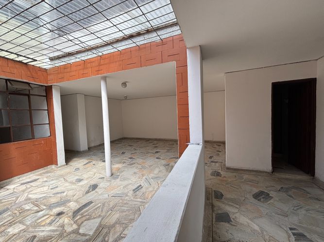 Casa de 8 alcobas en venta en Guayaquil, Cali, 310 m² · foto 4 de 24