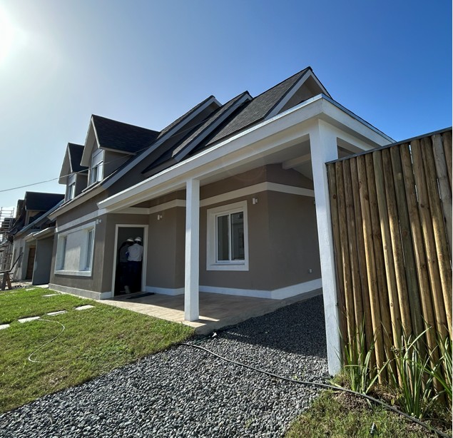 Casa a estrenar · 3 dormitorios · Jardín con parrillero · Barrio privado