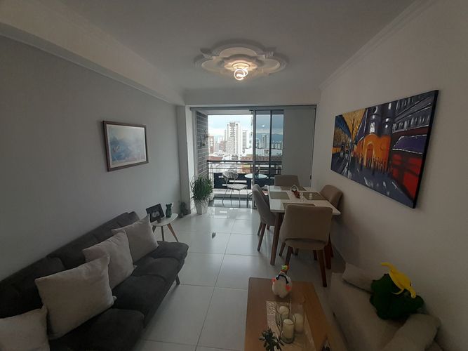 Apartamento de 3 alcobas en venta en La Aurora, Bucaramanga, 83 m² · foto 2 de 20