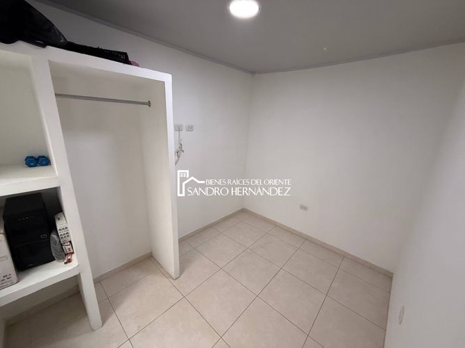 Casa de 10 alcobas en venta en El Tejar, Bucaramanga, 174 m² · foto 2 de 24