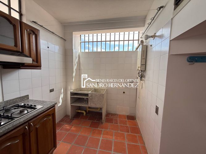 Casa de 5 alcobas en venta en Lagos Del Cacique, Bucaramanga, 432 m² · foto 9 de 20