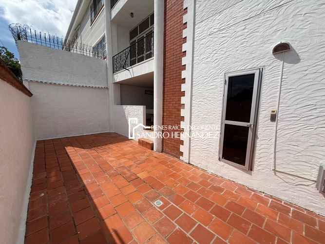 Casa de 5 alcobas en venta en Lagos Del Cacique, Bucaramanga, 432 m² · foto 16 de 20