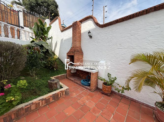Casa de 5 alcobas en venta en Lagos Del Cacique, Bucaramanga, 432 m² · foto 18 de 20