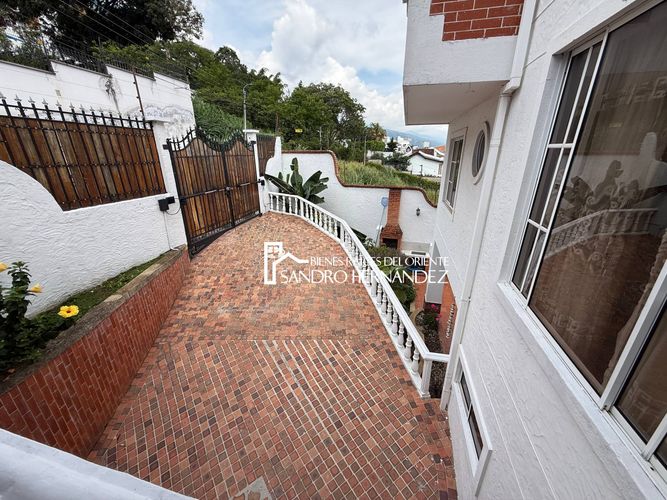 Casa de 5 alcobas en venta en Lagos Del Cacique, Bucaramanga, 432 m² · foto 19 de 20