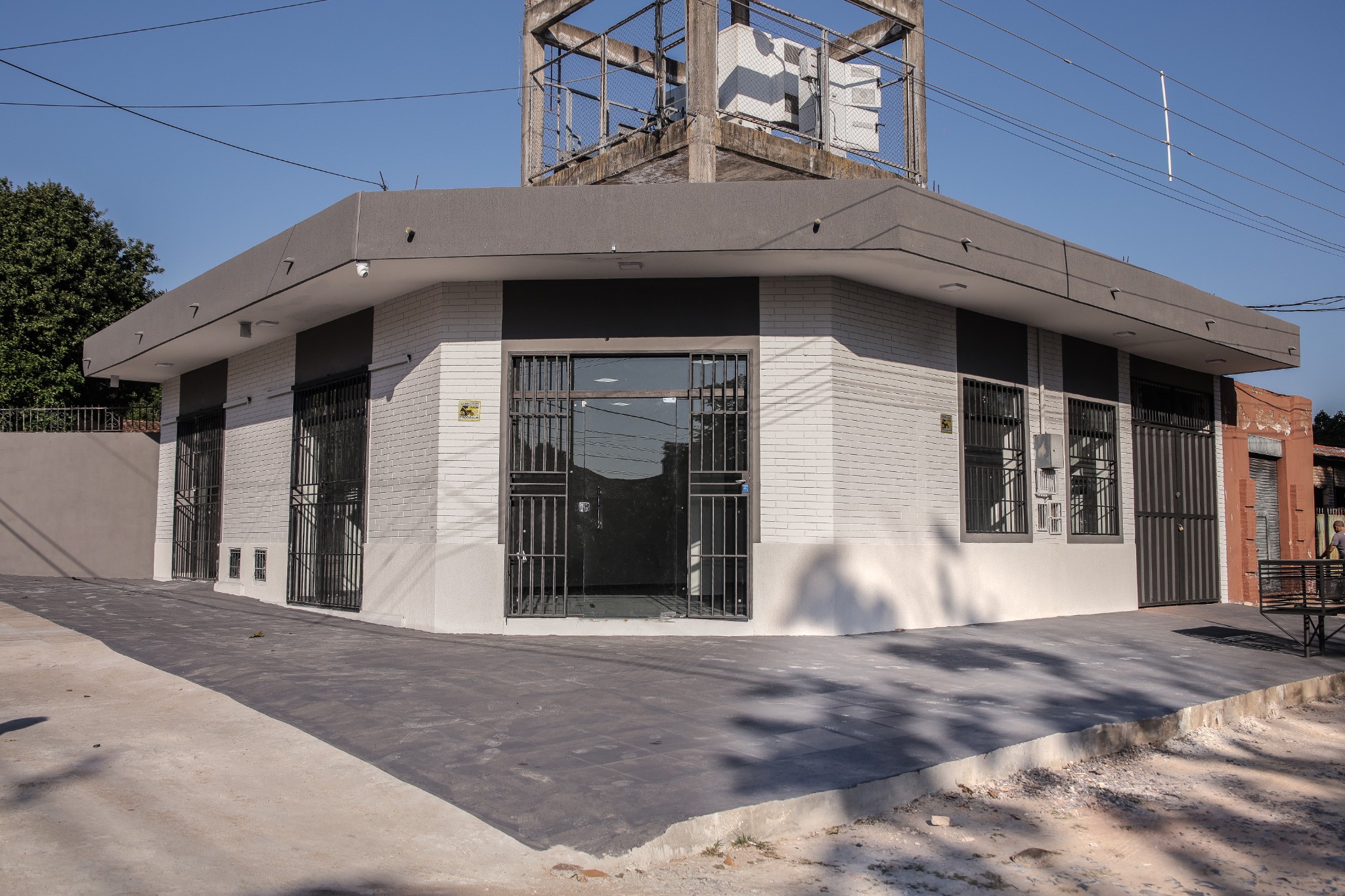 ALQUILO SALON COMERCIAL EN ZONA FELIX BOGADO