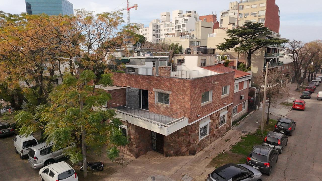 ALQUILER POCITOS , CASA 4 DORMITORIOS 3 BAÑOS,