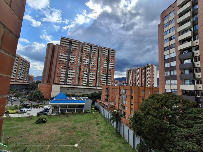 Apartamento de 3 alcobas en venta en Los Colores, Medellín, 81 m² · foto 18 de 18