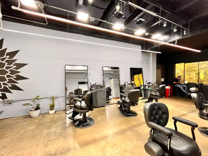 Local en venta en El Tesoro, Medellín, 55 m² · foto 21 de 24