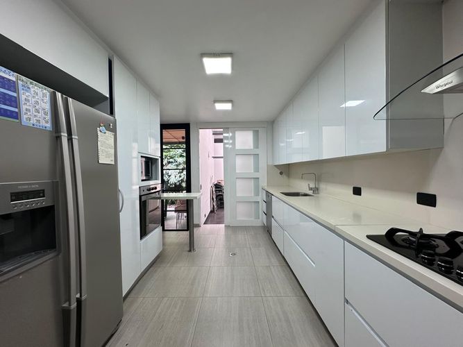 Casa de 3 alcobas en venta en El Poblado, Medellín, 216 m² · foto 3 de 20
