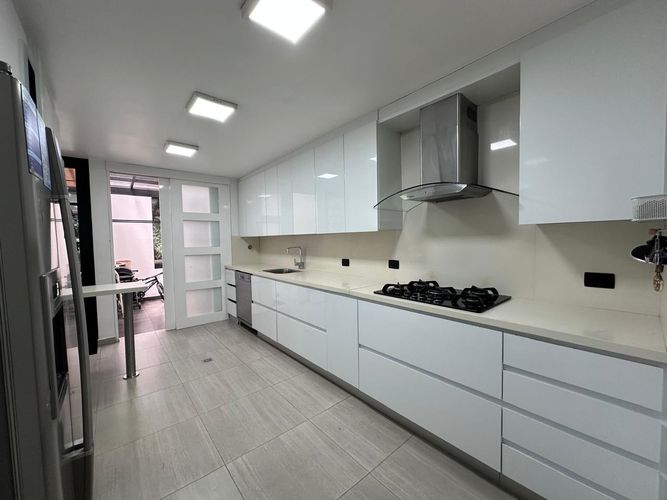 Casa de 3 alcobas en venta en El Poblado, Medellín, 216 m² · foto 4 de 20