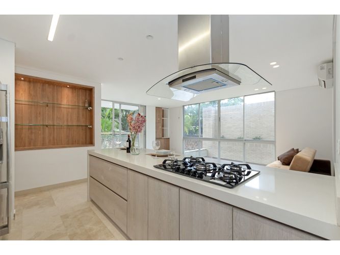 Apartamento de 3 alcobas en venta en Ciudad Jardin, Cali, 150 m² · foto 2 de 24