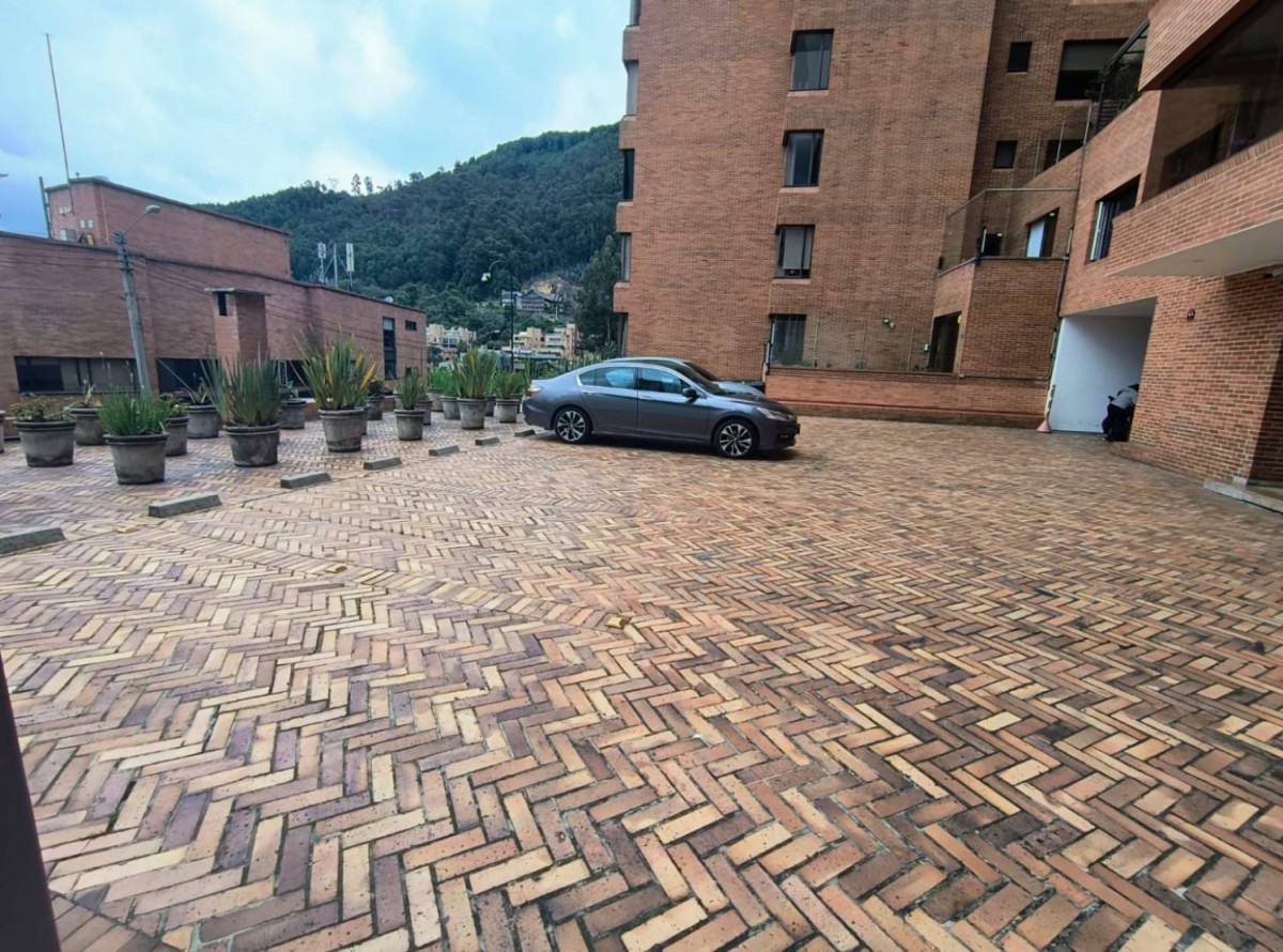 Apartamento en venta en El Refugio, Bogotá · foto 2 de 24