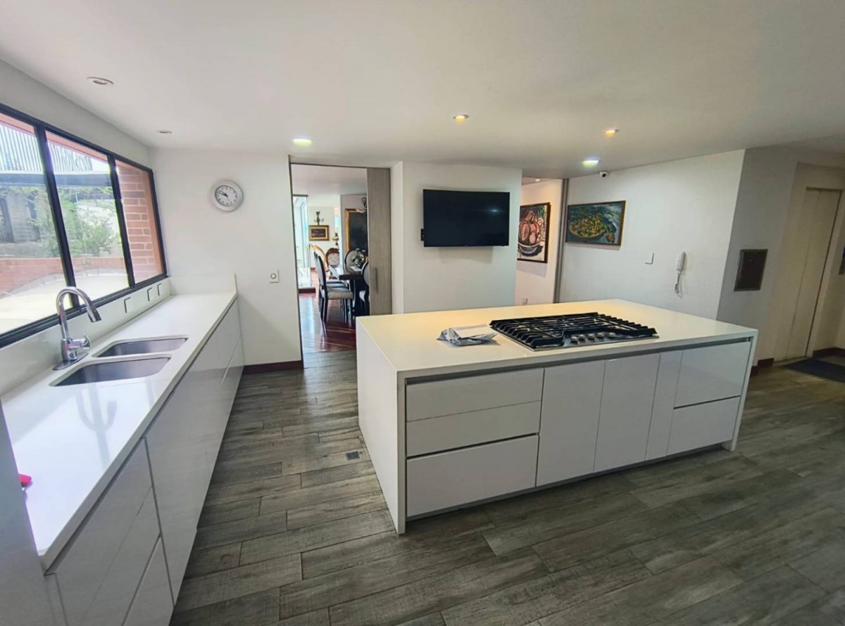 Apartamento en venta en El Refugio, Bogotá · foto 8 de 24