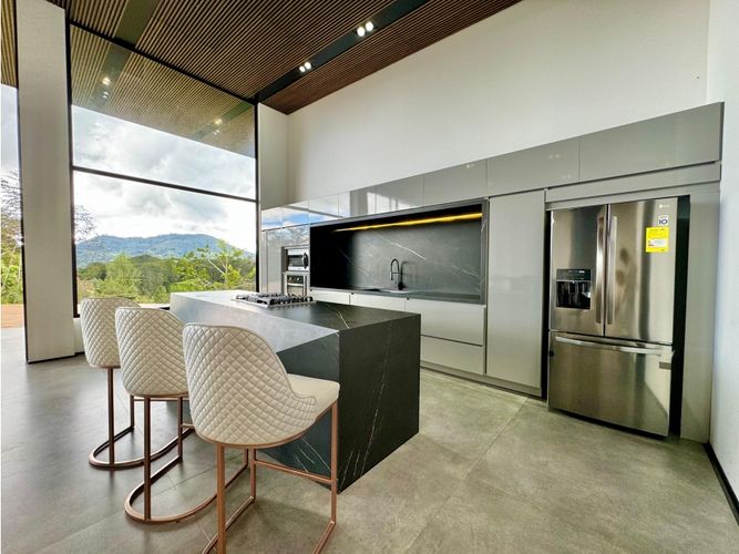 Casa de 5 alcobas en venta en Guayabito, Medellín, 1000 m² · foto 4 de 18
