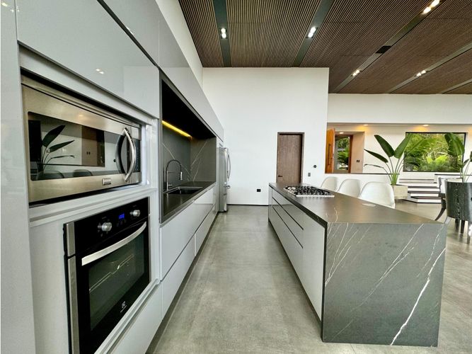 Casa de 5 alcobas en venta en Guayabito, Medellín, 1000 m² · foto 7 de 18