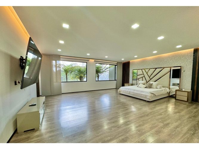 Casa de 5 alcobas en venta en Guayabito, Medellín, 1000 m² · foto 9 de 18