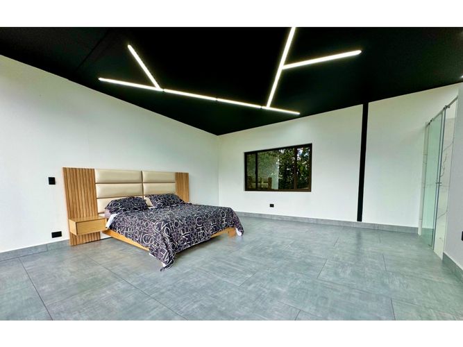Casa de 5 alcobas en venta en Guayabito, Medellín, 1000 m² · foto 11 de 18