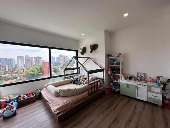 Apartamento de 2 alcobas en arriendo en El Poblado, Medellín, 135 m² · foto 10 de 18