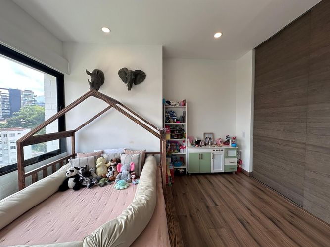 Apartamento de 2 alcobas en arriendo en El Poblado, Medellín, 135 m² · foto 11 de 18