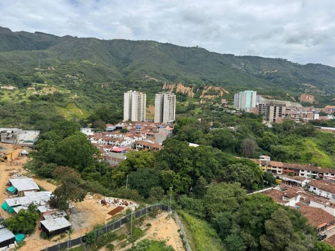 Apartamento de 2 alcobas en venta en La Campiña, Girón, 53 m² · foto 4 de 24