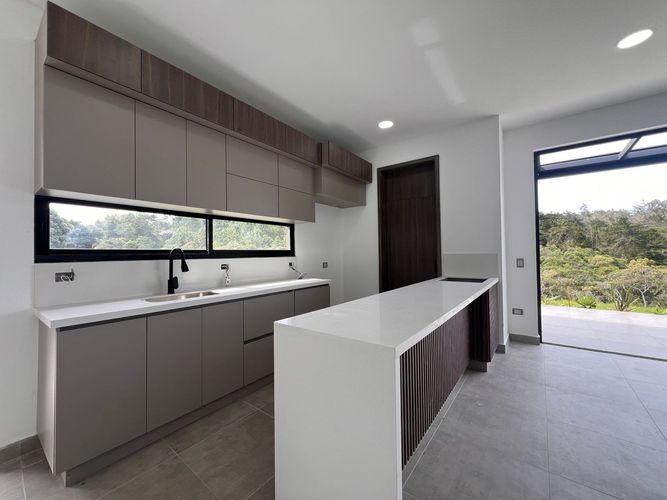 Casa de 3 alcobas en arriendo en Loma Del Chocho, Envigado, 150 m² · foto 4 de 18
