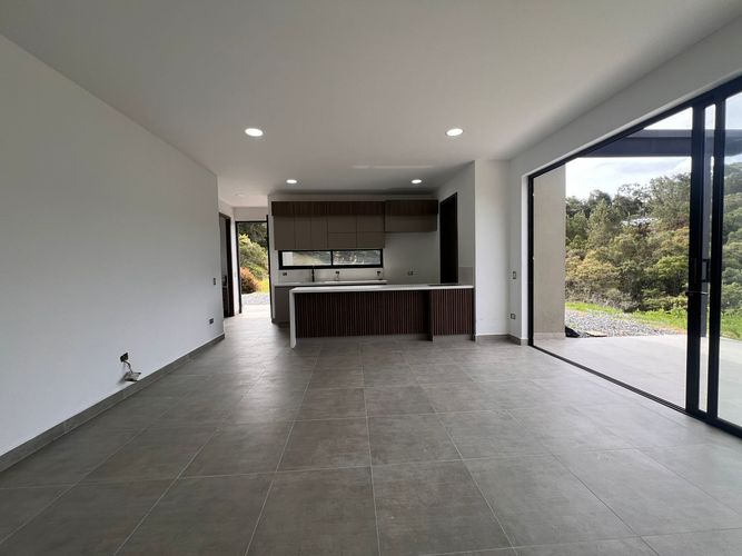 Casa de 3 alcobas en arriendo en Loma Del Chocho, Envigado, 150 m² · foto 6 de 18