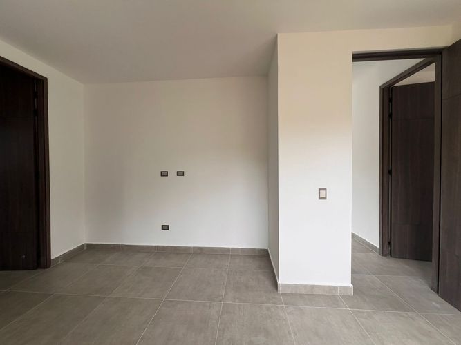 Casa de 3 alcobas en arriendo en Loma Del Chocho, Envigado, 150 m² · foto 9 de 18