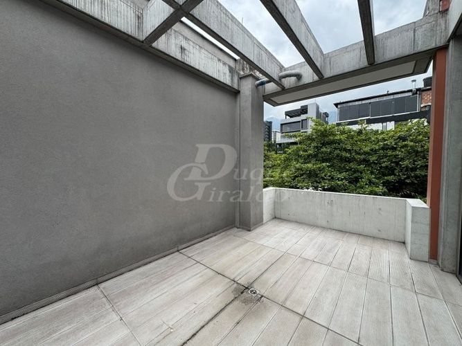 Oficina en arriendo en El Poblado, Medellín, 115 m² · foto 2 de 9