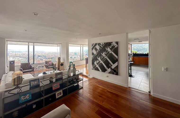 Apartamento de 3 alcobas en venta en El Refugio, Bogotá, 173 m² · foto 2 de 22