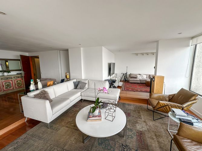 Apartamento de 3 alcobas en venta en El Refugio, Bogotá, 173 m² · foto 3 de 22