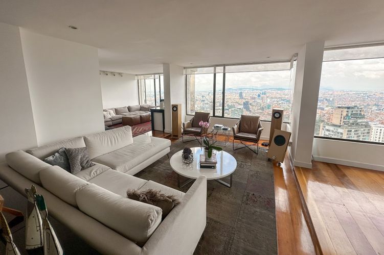 Apartamento de 3 alcobas en venta en El Refugio, Bogotá, 173 m² · foto 4 de 22