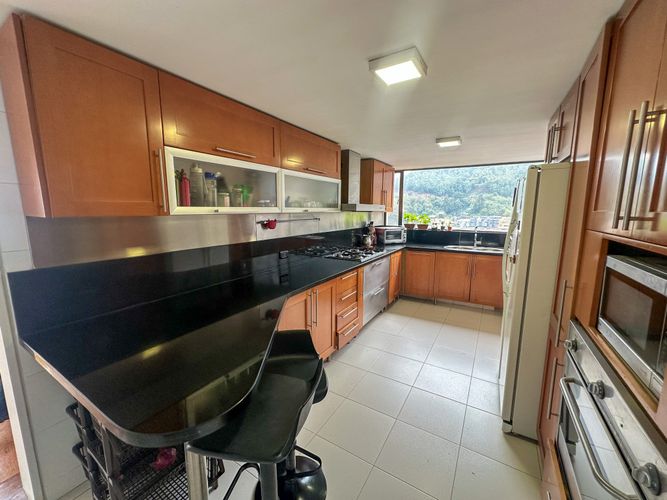 Apartamento de 3 alcobas en venta en El Refugio, Bogotá, 173 m² · foto 7 de 22