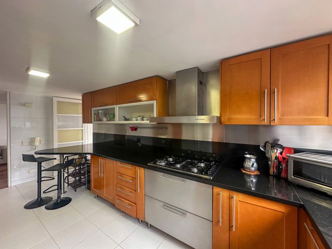 Apartamento de 3 alcobas en venta en El Refugio, Bogotá, 173 m² · foto 9 de 22