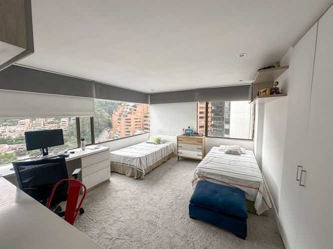 Apartamento de 3 alcobas en venta en El Refugio, Bogotá, 173 m² · foto 14 de 22