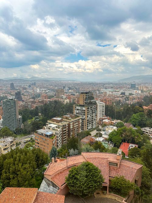 Apartamento de 3 alcobas en venta en El Refugio, Bogotá, 173 m² · foto 20 de 22