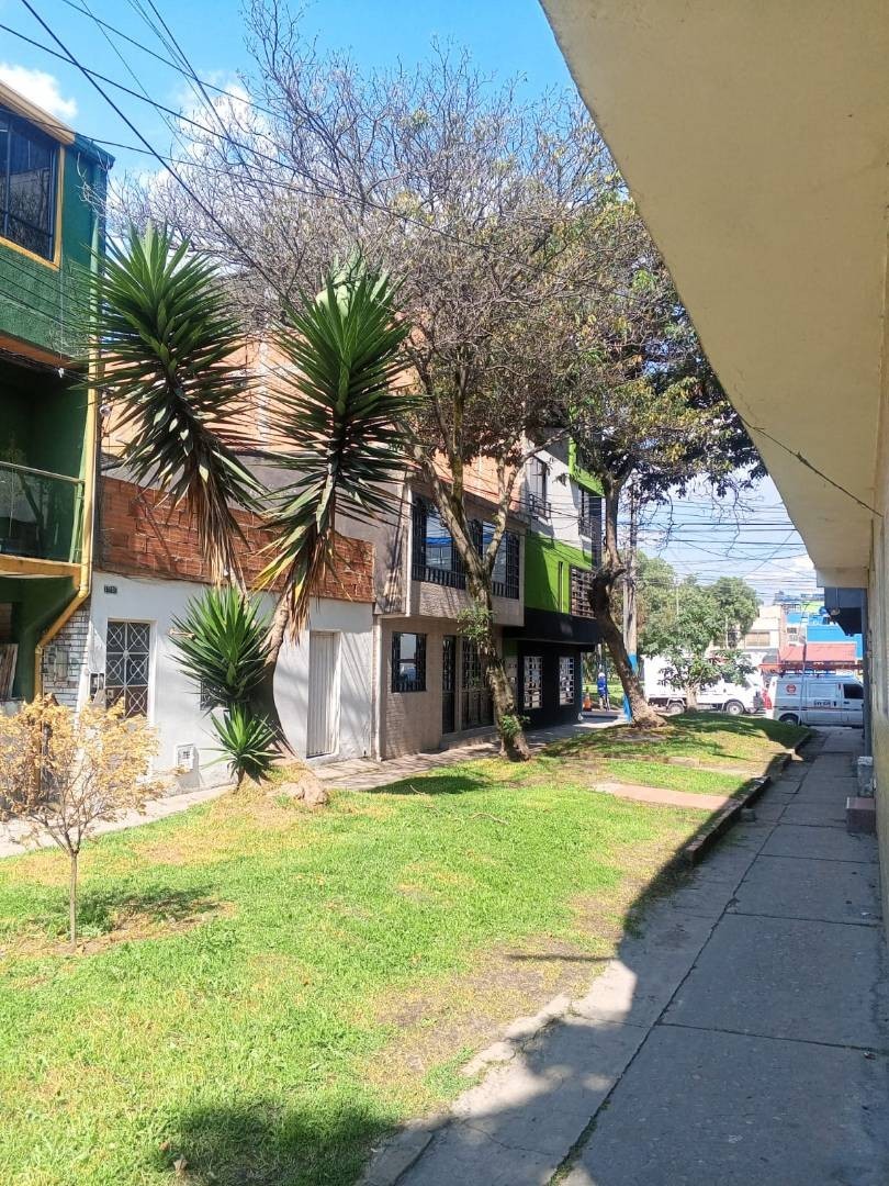 Casa en venta en Super Manzana 16, Bogotá · foto 2 de 15