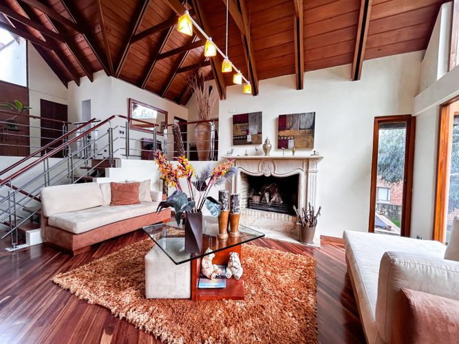 Casa de 4 alcobas en venta en Bosque De Pinos, Bogotá, 650 m² · foto 2 de 17