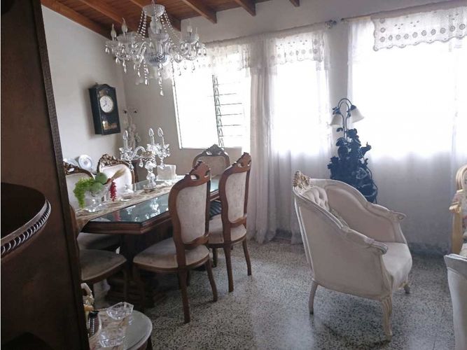 Casa de 4 alcobas en venta en El Danubio, Medellín, 177 m² · foto 2 de 24