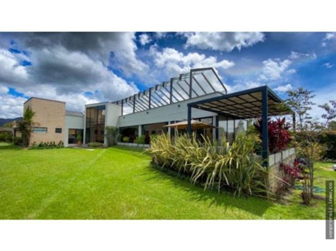 Casa de 8 alcobas en arriendo en El Porvenir, Rionegro, 450 m² · foto 2 de 18