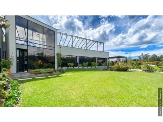 Casa de 8 alcobas en arriendo en El Porvenir, Rionegro, 450 m² · foto 3 de 18