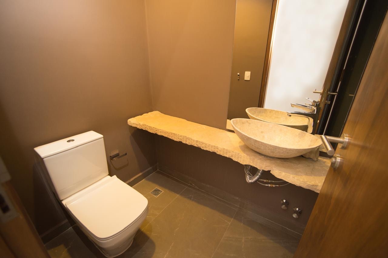 Amplio y Moderno Departamento de 230 m² en Alquiler. — foto 2