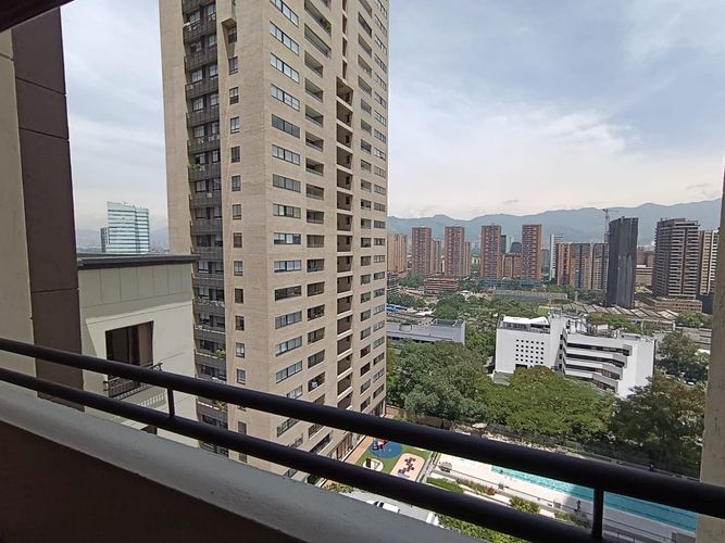 Apartamento de 2 alcobas en arriendo en Castropol, Medellín, 240 m² · foto 6 de 20