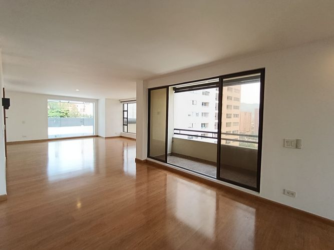 Apartamento de 2 alcobas en arriendo en Castropol, Medellín, 240 m² · foto 8 de 20