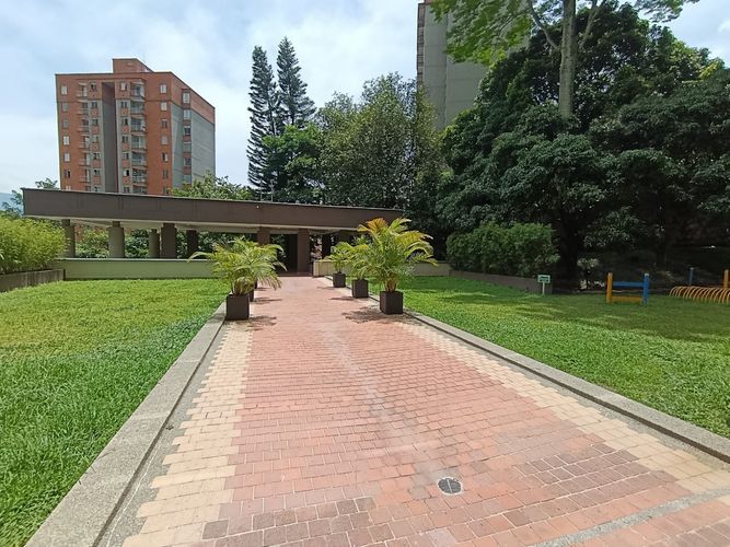 Apartamento de 2 alcobas en arriendo en Castropol, Medellín, 240 m² · foto 20 de 20