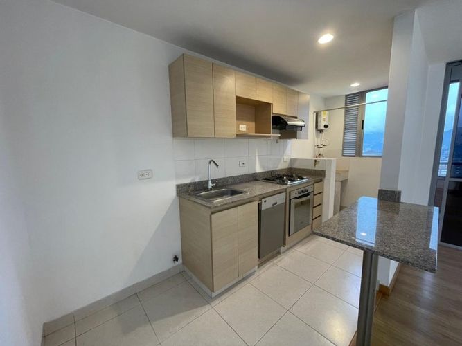 Apartamento de 2 alcobas en arriendo en Loma Del Esmeraldal, Medellín, 68 m² · foto 2 de 12