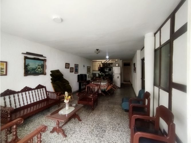 Casa de 7 alcobas en venta en San Francisco, Bucaramanga, 224 m² · foto 3 de 24