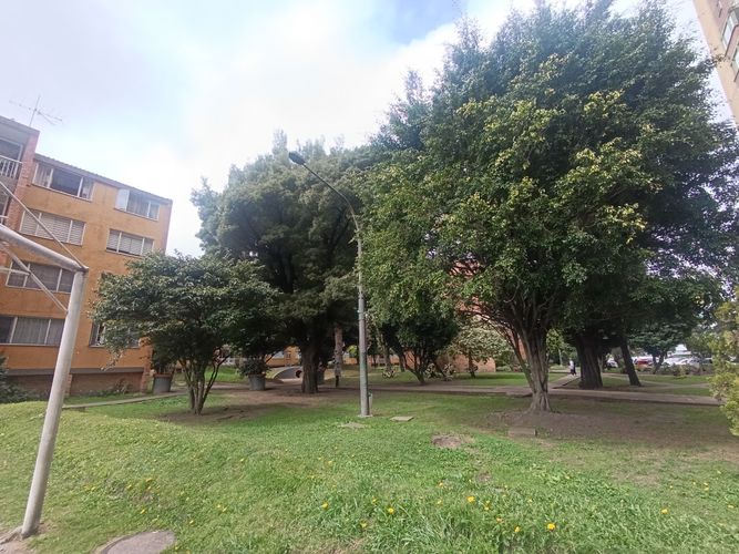 Apartamento de 4 alcobas en venta en Colseguros, Bogotá, 113 m² · foto 2 de 22
