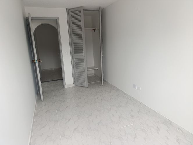 Apartamento de 4 alcobas en venta en Colseguros, Bogotá, 113 m² · foto 16 de 22
